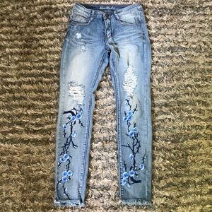 💠Trendy Jeans with Embroidery Flower Design💠
